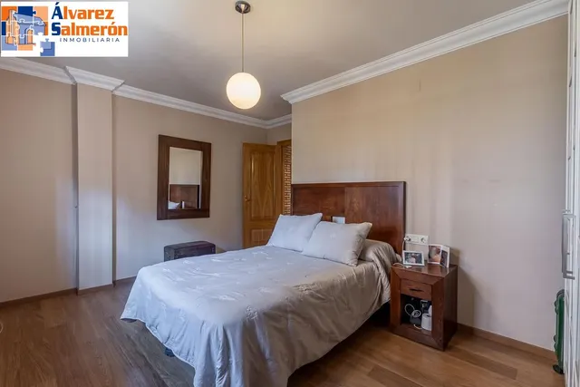 INCREÍBLE CHALET INDEPENDIENTE EN ZONA PRIVILEGIADA — 19