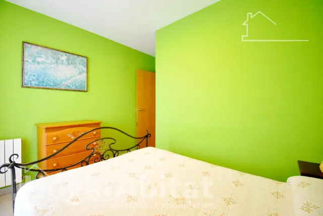 ADOSADO CON 3 TERRAZAS, BALCÓN, PISCINA Y GARAJE — 32