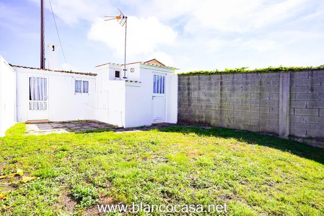 ¡FIN de SEMANA a tan SOLO 700 METROS de la PLAYA de SEIRUGA-MALPICA DE BERGANTIÑOS ! PRECIO NO NEGOCIABLE . — 4