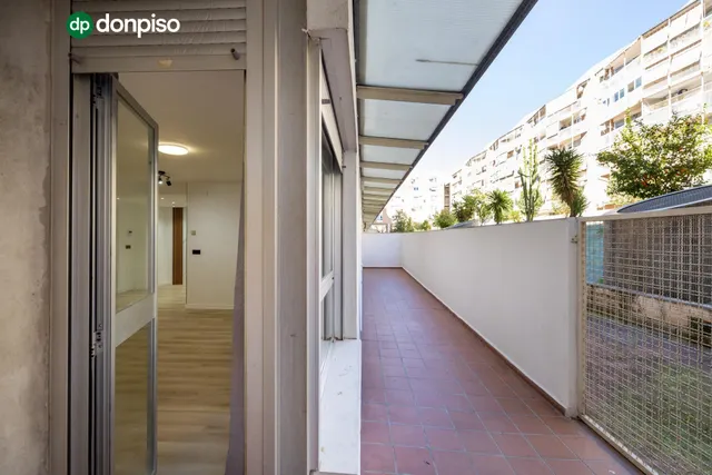 Planta baja con terraza privada, 3 dormitorios, 2 baños y garaje — 21