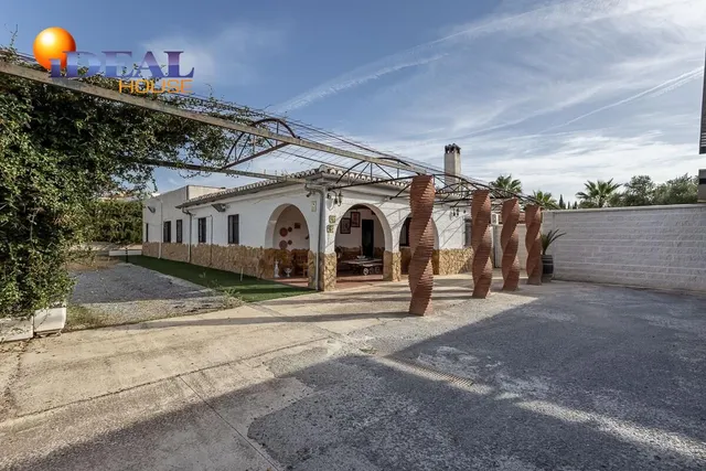 Chalet independiente con pozo propio y placas solares — 35