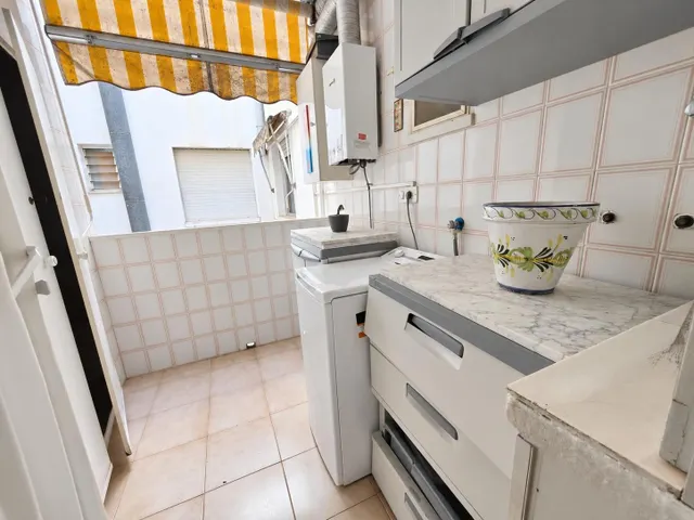 Amplio piso de 3 habitaciones junto a la Glorieta y el puerto de Santa Pola — 32