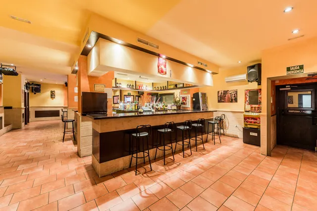 Local comercial 124m² en venta - Calaburra - Chaparral - foto 4