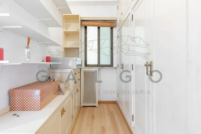 Piso a la venta junto a la plaza del ayuntamiento — 38