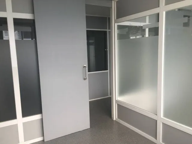 LOCAL COMERCIAL EN ENTRESUELO EN BUEN ESTADO — 8