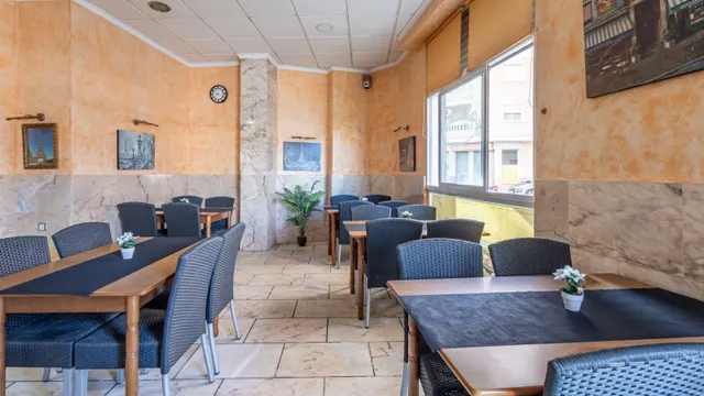 Local comercial listo para restaurante en pleno centro de Torrevieja — 9