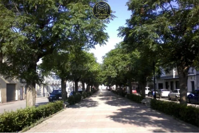 Vivienda en Torreblascopedro con encanto y potencial