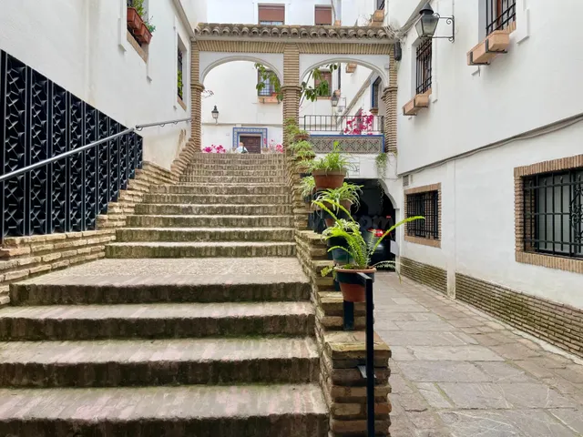 Vivienda de 3 dormitorios con garaje en plena Judería de Córdoba — 3