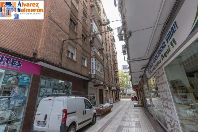Piso de 3 dormitorios en calle milán, zaidín | muy luminoso y con gran potencial — 31
