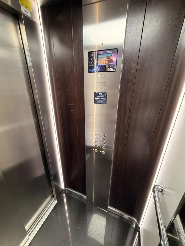 Gran Oportunidad en Avda. Del Aeropuerto — 18