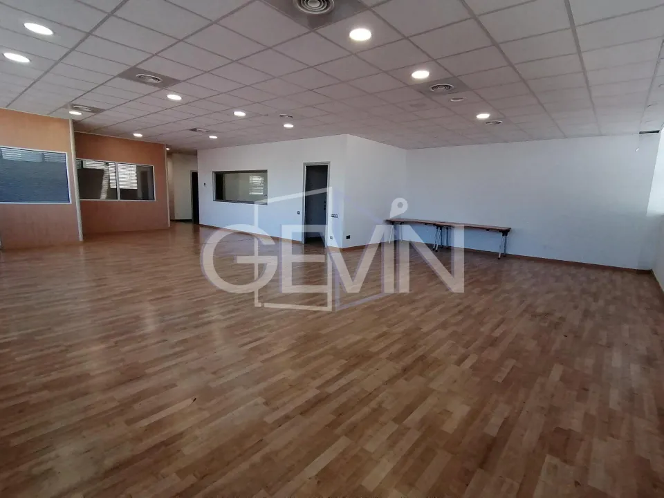 Oficina en alquiler en Santa Perpetua de Mogoda en Poligono Urbasa