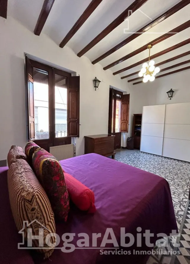 Tradición y calidez mediterránea en esta emblemática casa de pueblo reformada con chimenea, patio — 12