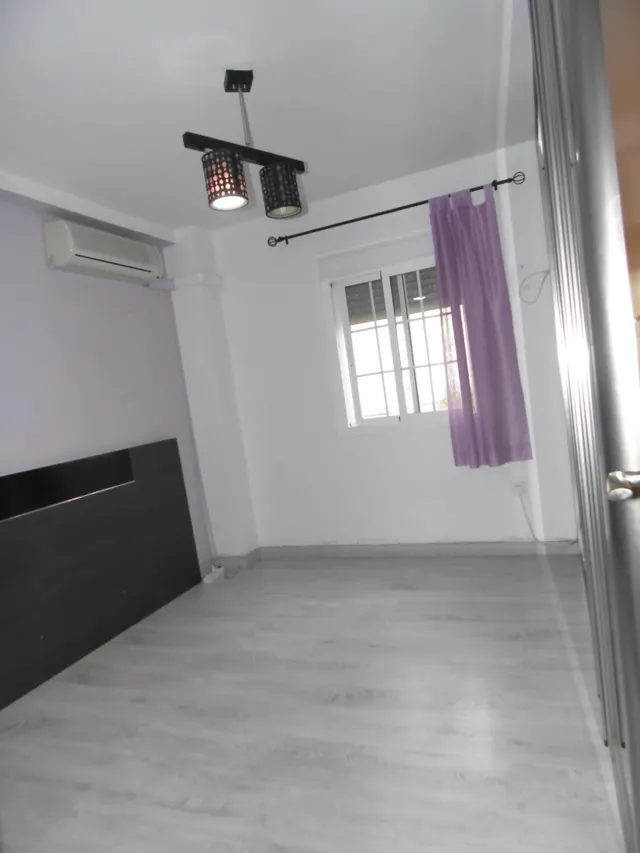 Piso reformado con terraza y ascensor — 17