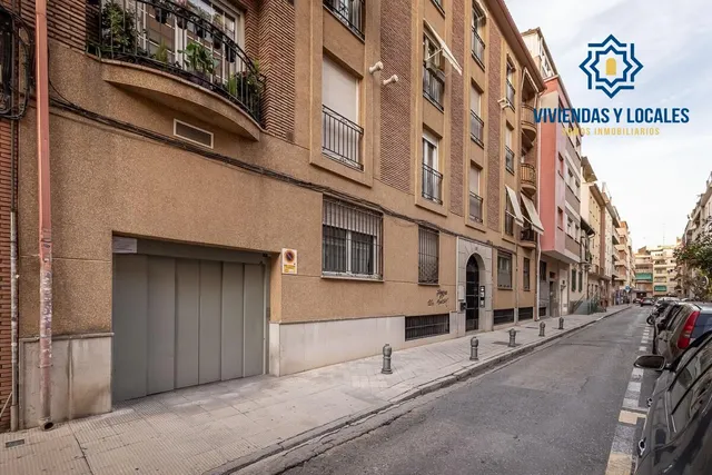 MAGNIFICA PLAZA DE GARAJE EN BARRIO FIGARES - JUNTO A CALLE ALHAMAR — 9