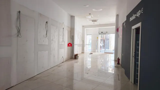 En venta local comercial en el centro de Tortosa. — 11