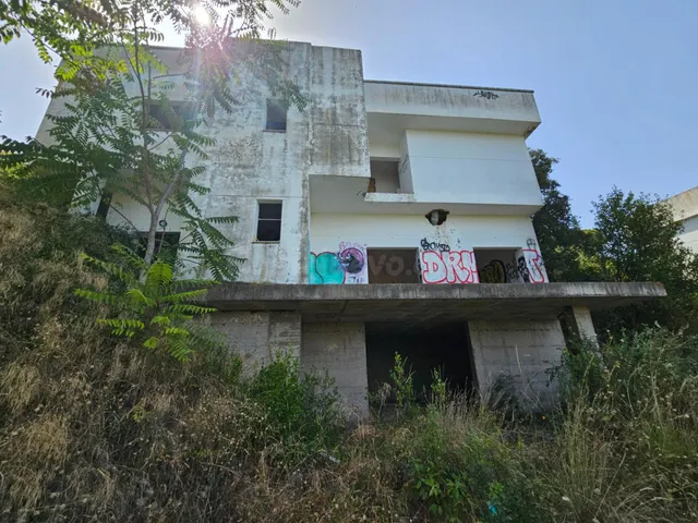 Casa en construcción. Obra parada - foto 2