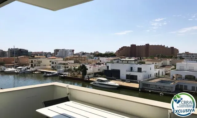 Apartamento de 3 habitaciones con piscina y aparcamiento pri - foto 3