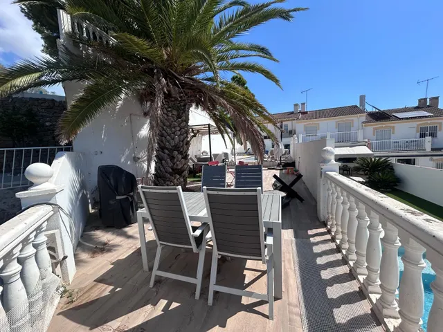 Casa adosada en esquina con piscina privada, jardín y vistas a la Bahía de Málaga — 22