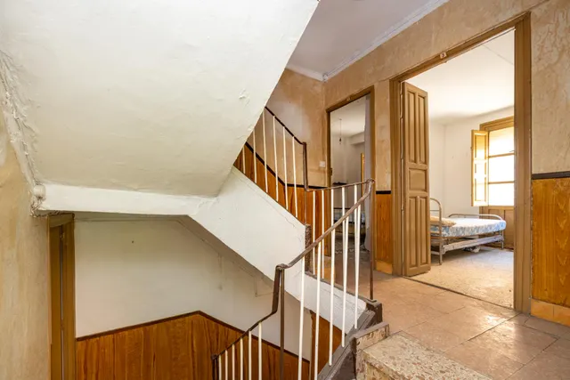 Casa para reformar en el centro de Lanjarón con gran potencial de inversión — 23