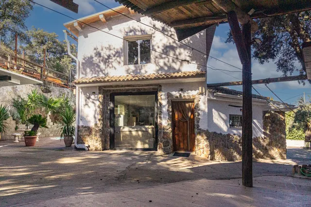 ESPECTACULAR CASA CON TERRENO EN LA SIERRA SUR — 37