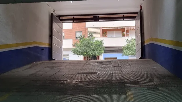 PLAZA DE APARCAMIENTO EN AVENIDA CAÑITO BAZÁN ( TABLERO BAJO ) — 20
