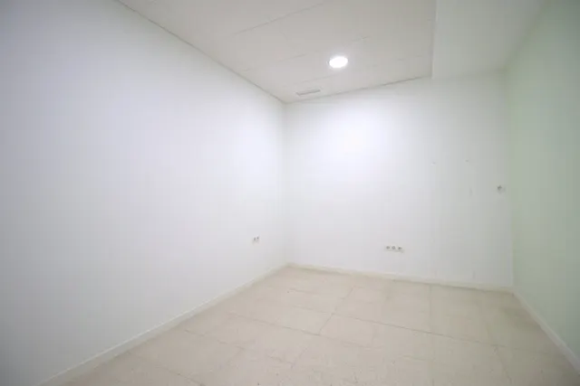 Se alquila entresuelo comercial — 8