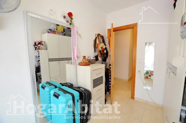 ¡En buena zona! Amplio, moderno y esquinero con gran balcón de buenas vistas — 24