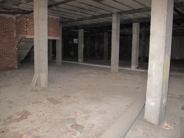 ++se vende local comercial dando a dos calles en esquina en el palmar murcia++ 946m2 — 8