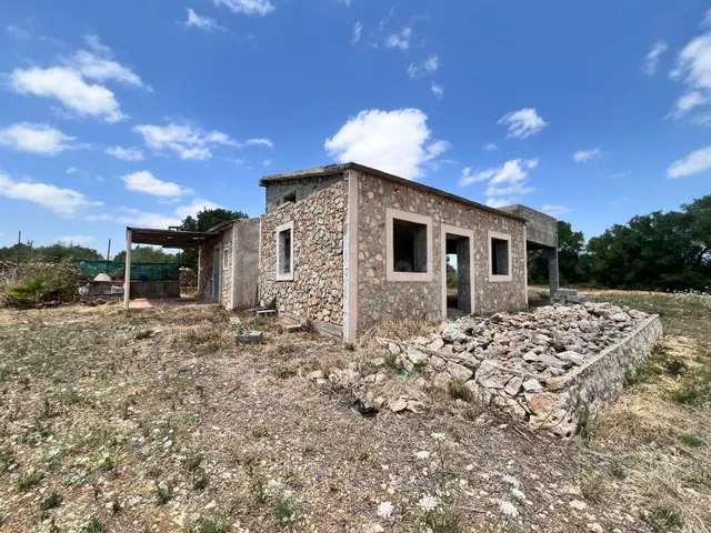 Finca rústica con vivienda en construcción en venta - foto 2