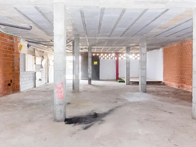 EN VENTA LOCAL COMERCIAL EN MONTIJO — 10