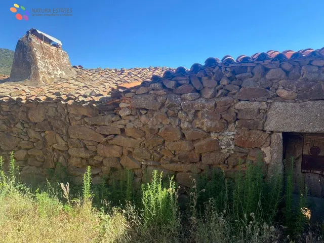 PARCELA Y CORRAL PARA REALIZACION DE VIVIENDA DE PUEBLO