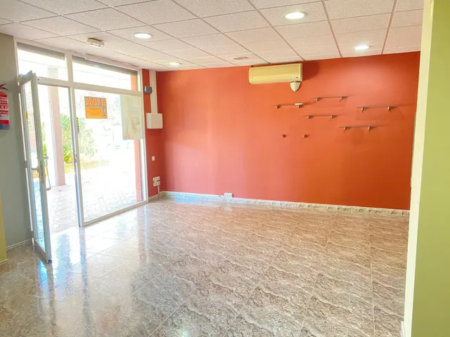 Local comercial en la zona de Camí Fondo en Martorell — 3
