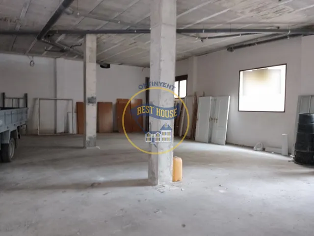 LOCAL COMERCIAL EN PLANTA BAJA, EN VENTA — 8
