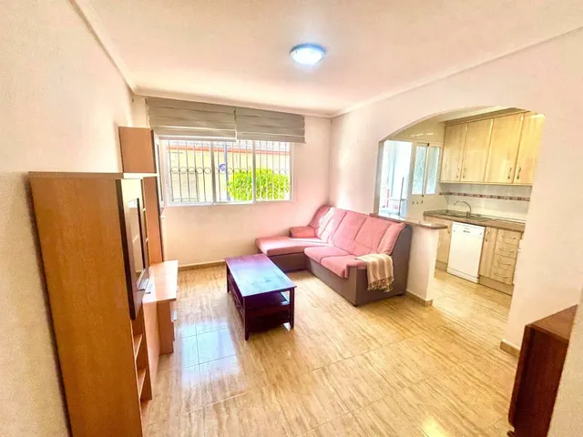 Exclusiva planta baja con gran patio privado a un paso del M