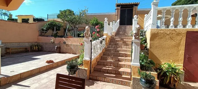 GRAN CHALET INDEPENDIENTE DE 3 PLANTAS CON DOS VIVIENDAS Y P - foto 4