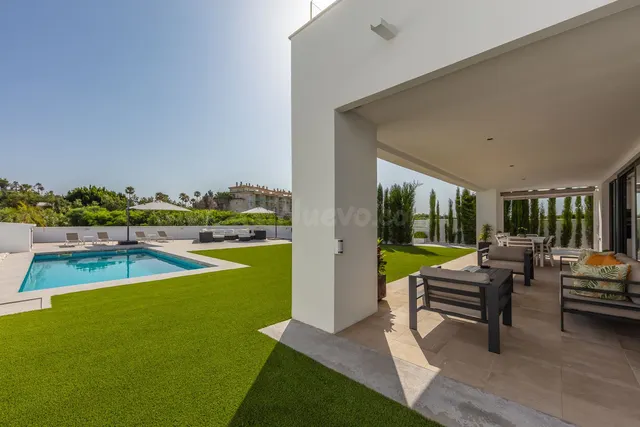 Chalet 4 habitaciones 231m² en venta - Costa del Sol — 2