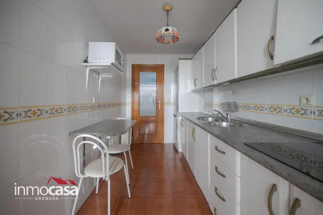 Se Vende amplio piso en  zona Villarejo, con Terraza y Vistas Despejadas — 29