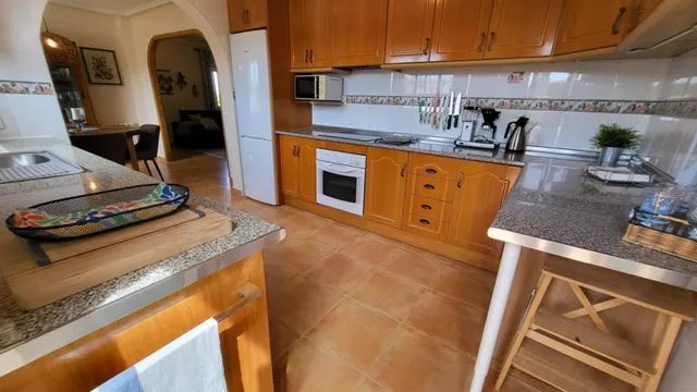 Chalet esquina de 3 Dormitorios y 3 Baños en parcela grande arreglada de 600m2 con piscina y garaje privado — 49