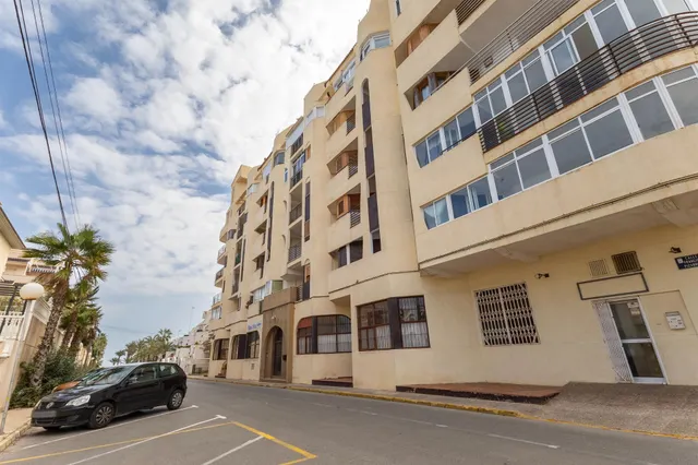 APARTAMENTO DOS DORMITORIOS ZONA LA VELETA . — 7