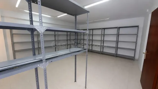 Bajo comercial en Caranza, Ferrol. — 3