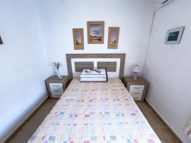 Encantador adosado de 2 plantas en Nueva Torrevieja — 2 dormitorios, 2 baños, gran patio y piscina comunitaria — 25