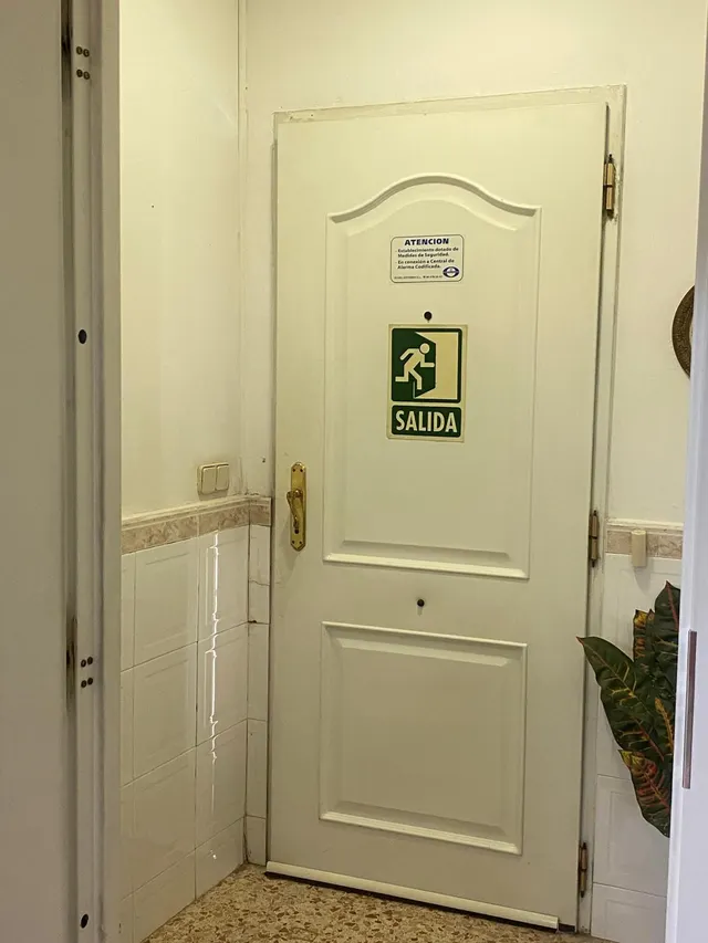 Local en venta en calle Vall de Albaida — 21