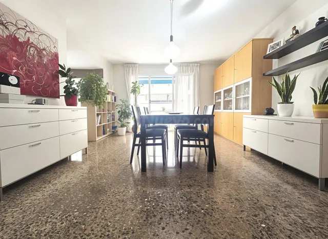 Amplio y Confortable Piso de 4 habitaciones en Barri del Poe