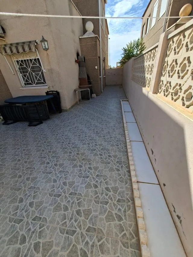 Villa con piscina comunitaria, Alicante, Torrevieja. 4 dormitorios, 82 m2, 1,2 kilómetros del mar — 17