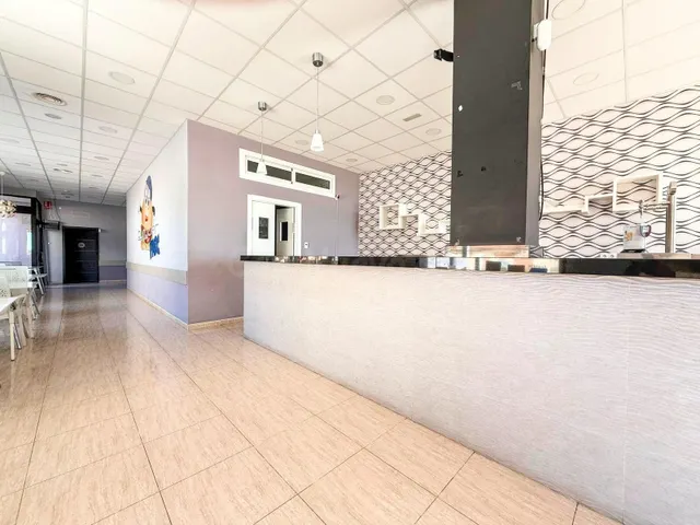 LOCAL COMERCIAL LISTO PARA ABRIR CON PARQUE INFANTIL Y TERRA - foto 4