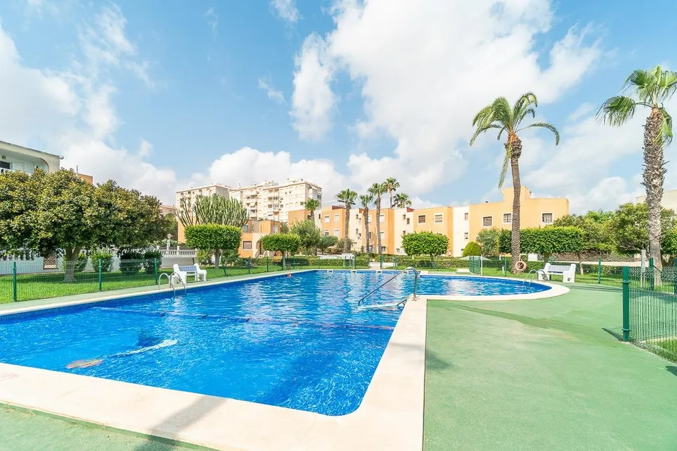 Luminoso atico duplex con solarium y parking privado en torre la mata  - Torrevieja