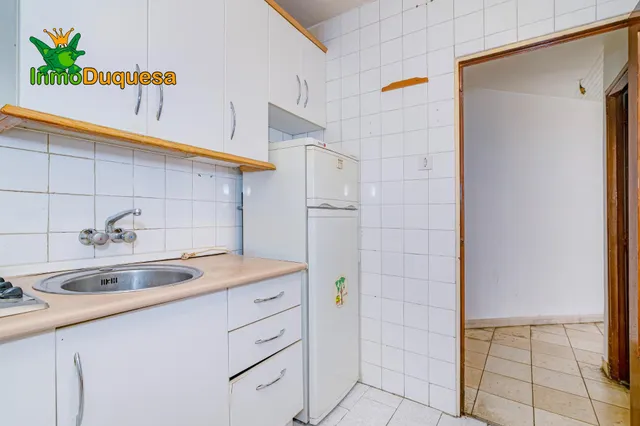 Piso de 4 Dorm. en Camino de Ronda. Para REFORMAR. — 15