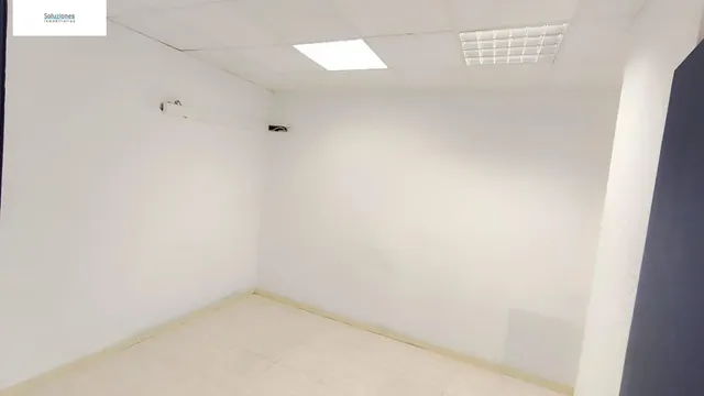 LOCAL DE 1100 M2 EN ZONA FERIA — 18
