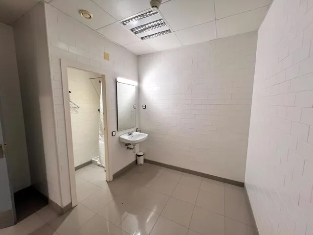 Local en venta en Calle de l'Alguer — 23