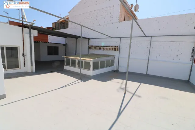 CASA Y SOLAR  EN LA PLAYA DE PUERTO DE SAGUNTO. — 34